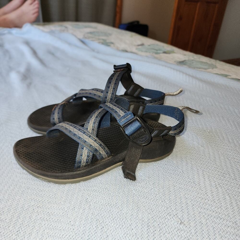 CHACO  EUC YOUTH SIZE 3 SANDALS